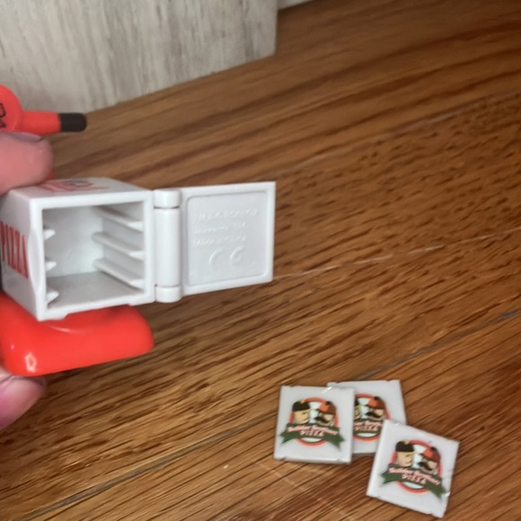 Roblox toy work at a pizza place - Picture 2 of 7